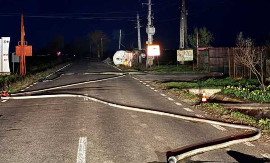 O coliziune gravă pe DN 1D, în zona kilometrului 22+900 metri, a dus la evacuarea a 72 de persoane din 50 de locuințe din comuna Ciorani