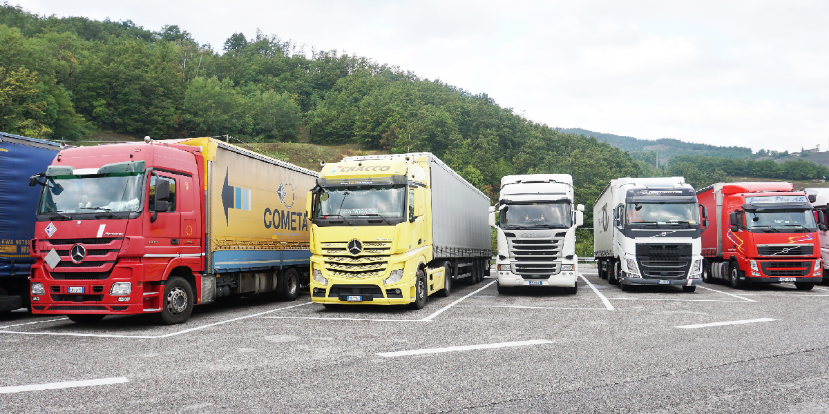 Șoferii de TIR blochează Italia: Grevă masivă din cauza prețului motorinei, din 20 aprilie