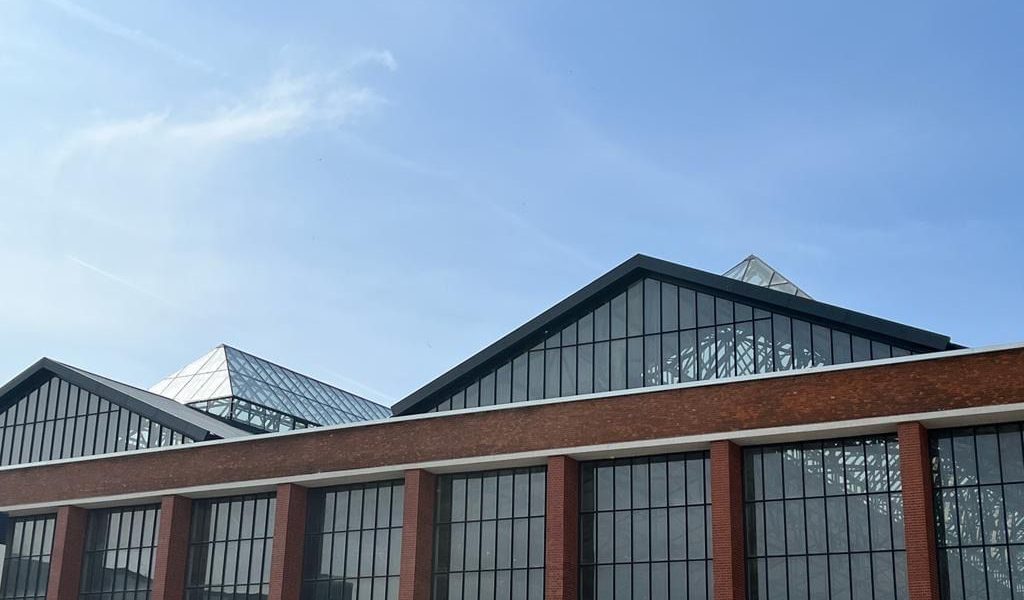 Uși „de lux” de 4.000€, „evaporate” la Hala Laminor din Sectorul 3: Pagubă 1 milion €