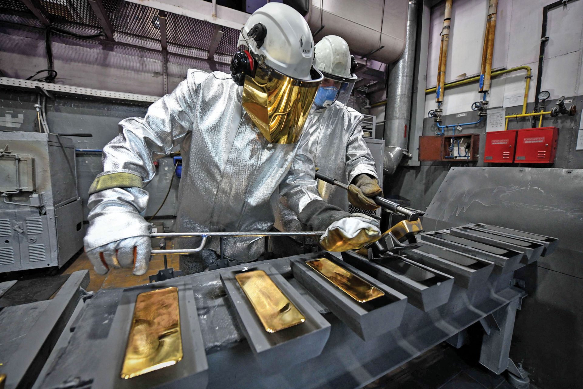 Creșterea prețului aurului nu reprezintă doar o evoluție simplă a pieței financiare, ci un simptom al unei lumi în care reperele tradiționale ale economiei globale par a fi pierdute