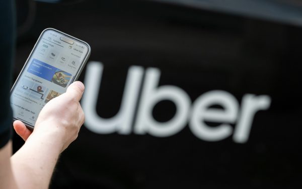 Unde investește Uber? Peste 10 miliarde $ în taxiuri fără șofer