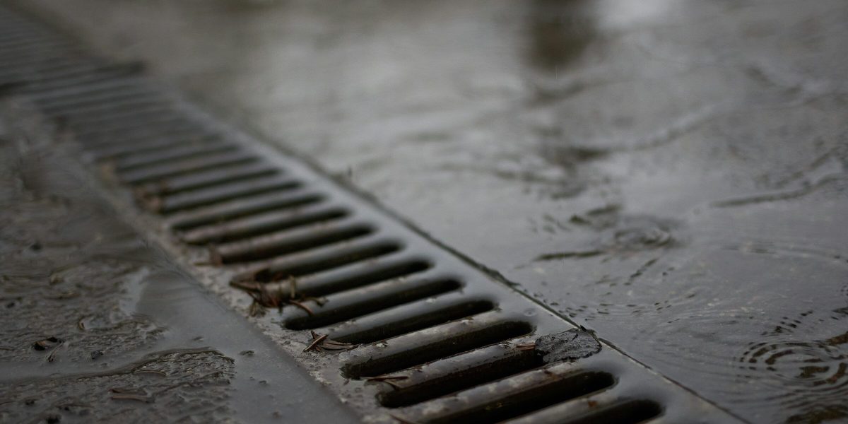 Negoiță, afacere cu scurgeri: Un metru de țeavă, 500 de euro în Sectorul 3