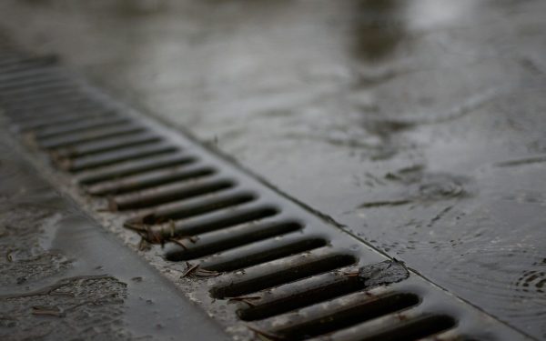 Negoiță, afacere cu scurgeri: Un metru de țeavă, 500 de euro în Sectorul 3