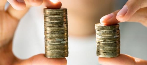 Salariile cresc, dar coșul de cumpărături se subțiază dramatic în România