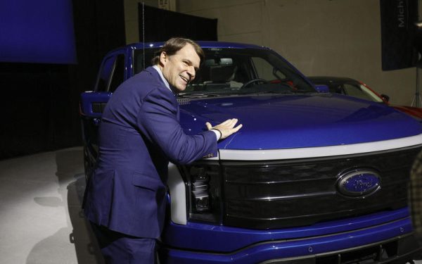 Șeful Ford surprinde: De ce a ales un Xiaomi, nu Tesla, pentru teste