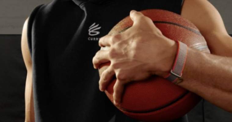 Google pregătește lansarea unei noi brățări de fitness fără ecran, sub brandul Fitbit, programată pentru finalul acestui an