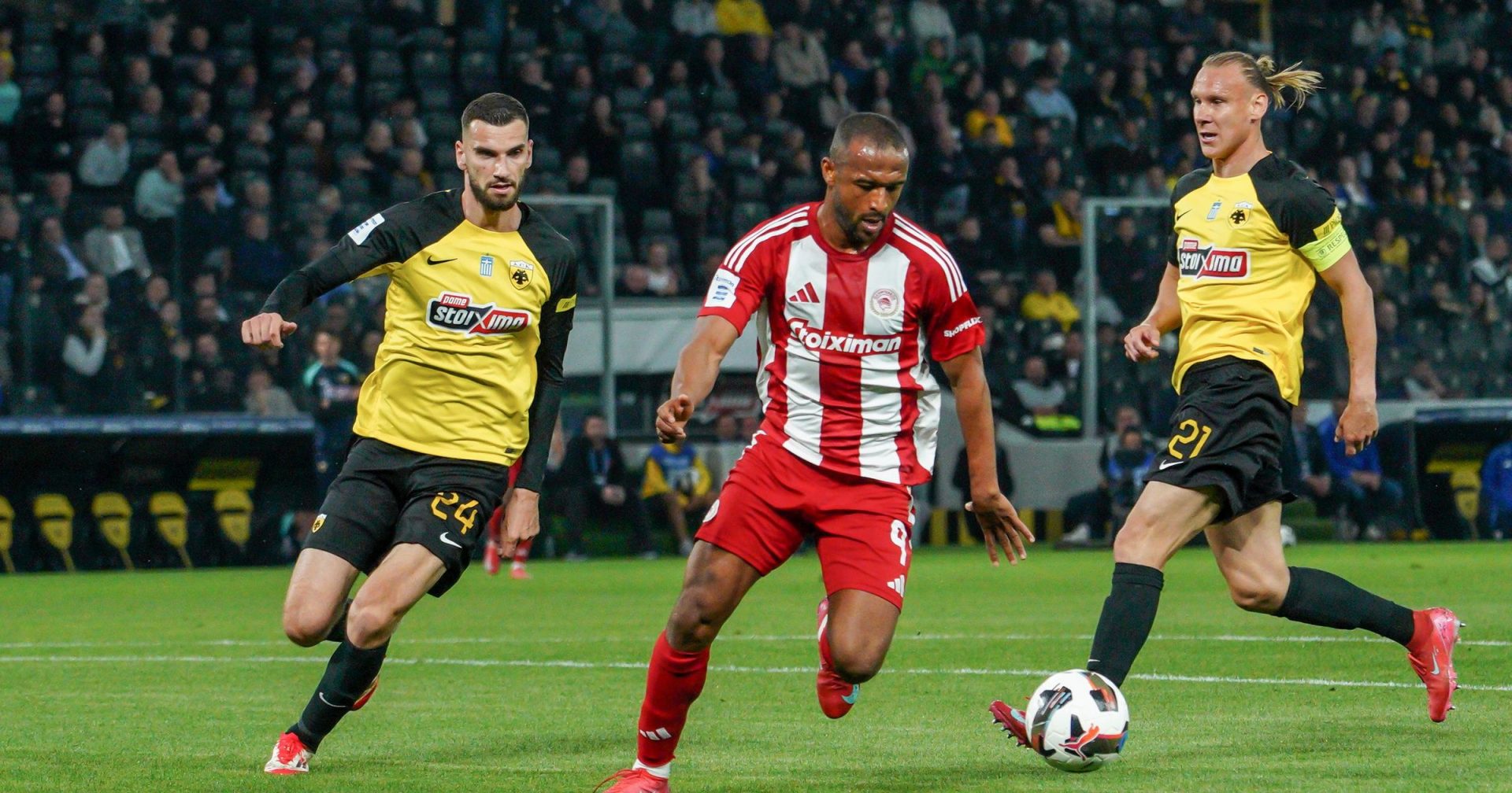 Duminică seară, Stadionul Karaiskakis din Pireu va găzdui derby-ul Greciei dintre Olympiacos și AEK Atena, un meci tradițional, încărcat de tensiune și așteptat cu nerăbdare de fanii campionatului elen