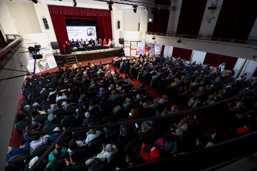 Medicul Carmen Orban, senator buzoian, intenționează să depună în Parlament o inițiativă legislativă menită să instituie oficial Ziua Vârstnicului, pe data de 1 octombrie