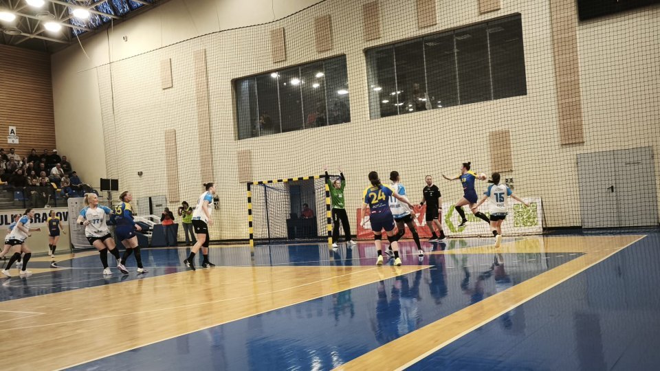 Corona Brașov a fost învinsă pe teren propriu de CSM București, scor 36-29, în partida disputată joi, în etapa a 19-a a Ligii Florilor