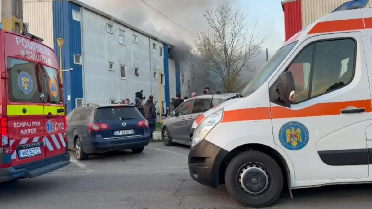 Incendiu în Constanța: Nouă persoane, inclusiv minori, la spital