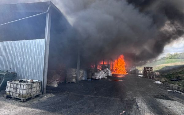 Incendiu violent în Sălaj: Hală în flăcări, fum dens și mesaj ro-alert trimis