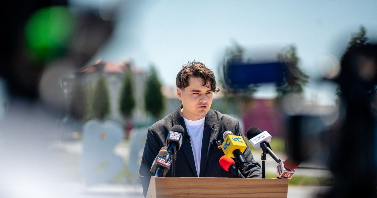 Andrei Șelaru, cunoscut pe internet drept Selly, a anunțat că, pentru o singură zi, biletele pentru festivalul Nibiru vor fi disponibile la prețul simbolic de doar 1 leu