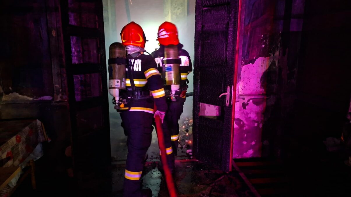 mamă și fiu victims în incendiu la apartament