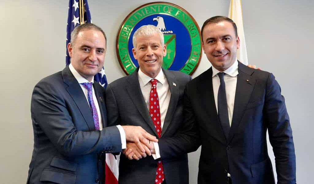 Miniștrii României, succes la Washington: 500 de milioane dolari pentru gaze, cu Trump