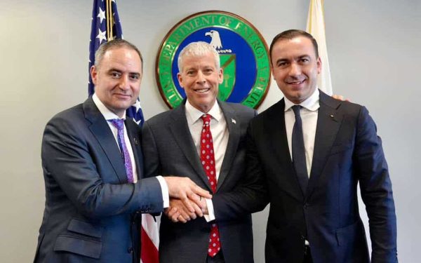 Miniștrii României, succes la Washington: 500 de milioane dolari pentru gaze, cu Trump