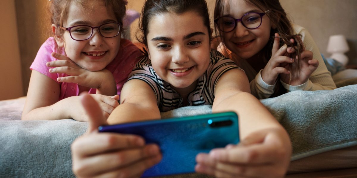 Canada: Copiii sub 16 ani, pe cale să piardă accesul la rețelele sociale