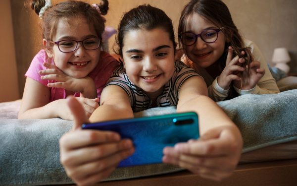 Canada: Copiii sub 16 ani, pe cale să piardă accesul la rețelele sociale