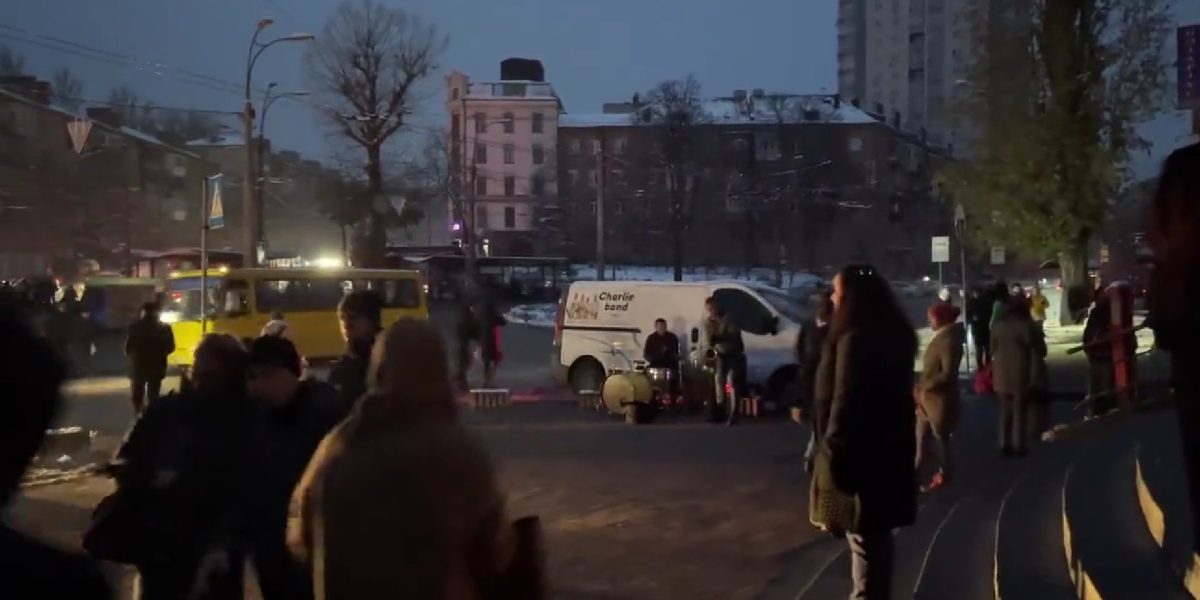 Atentat la Kiev: Un bărbat înarmat cu victime și ostatici pe stradă