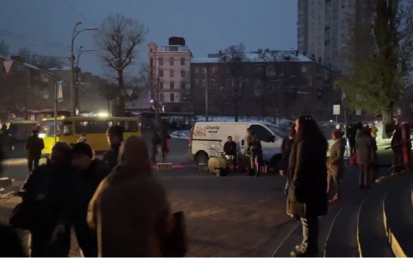 Atentat la Kiev: Un bărbat înarmat cu victime și ostatici pe stradă