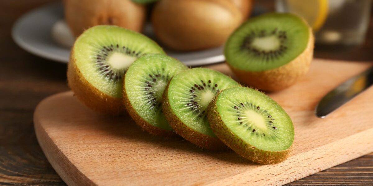 Kiwi, fructul minune: De ce specialiștii recomandă să-l mănânci cu tot cu coajă