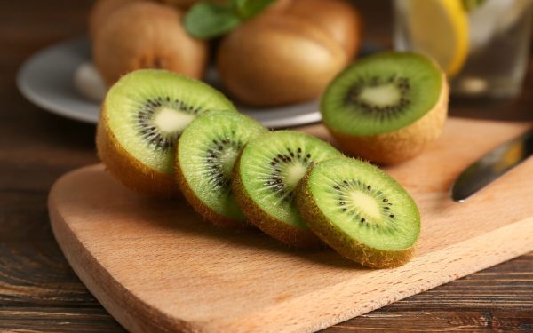 Kiwi, fructul minune: De ce specialiștii recomandă să-l mănânci cu tot cu coajă