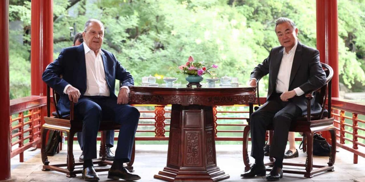Lavrov la Beijing: Discuții critice despre Ucraina și Orientul Mijlociu