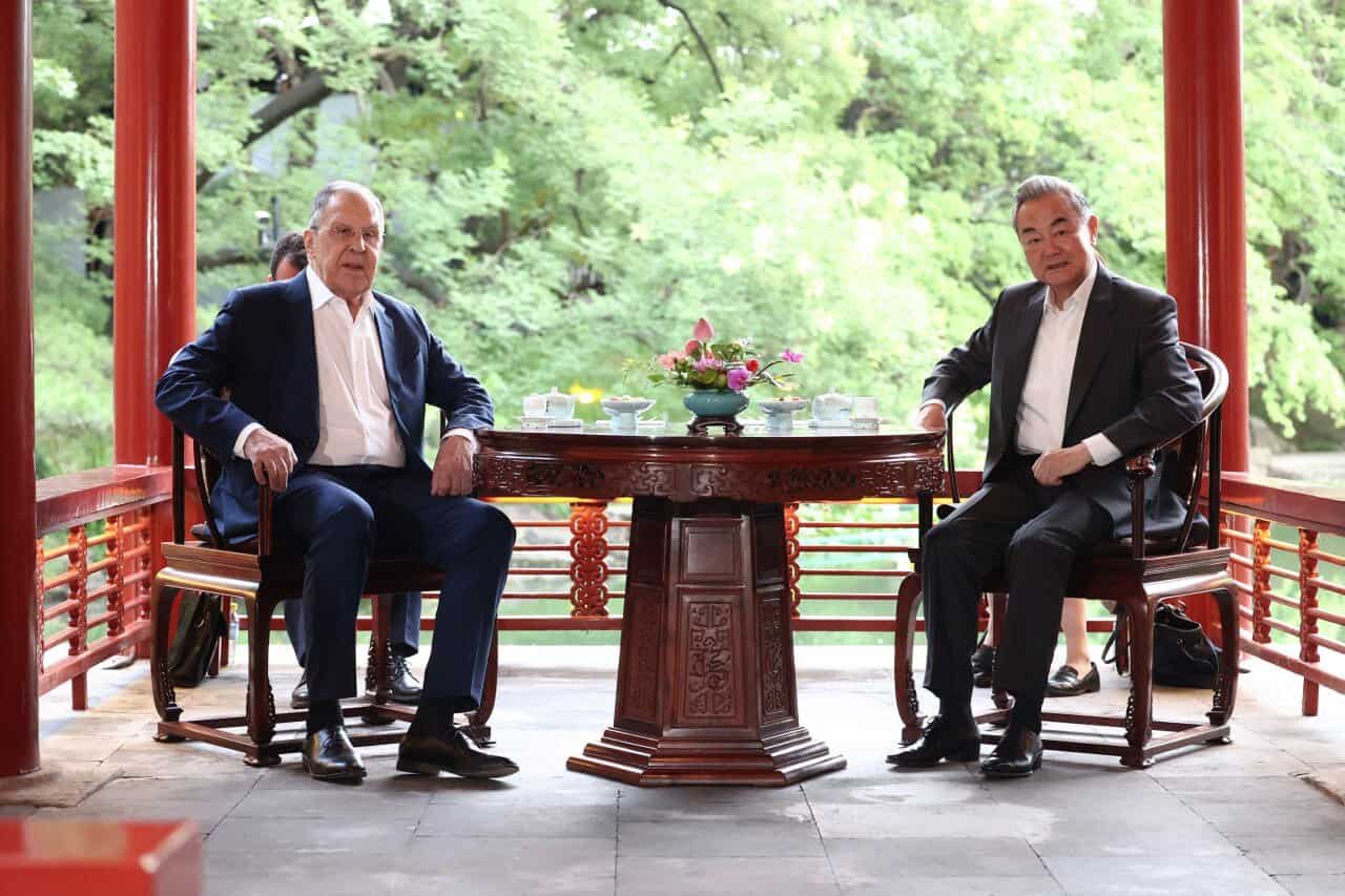 Lavrov la Beijing: Discuții critice despre Ucraina și Orientul Mijlociu