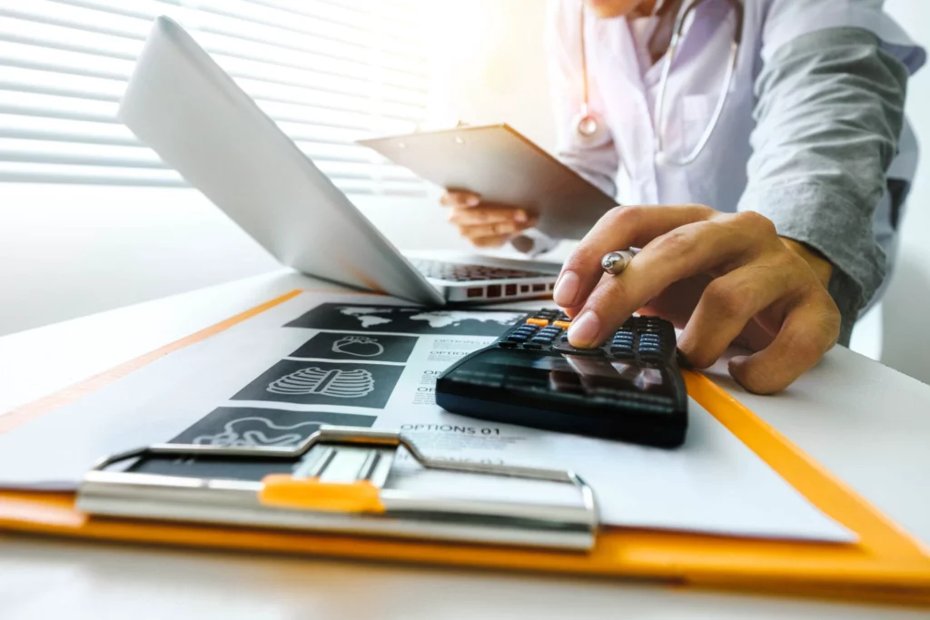 Noua lege a salarizării pentru bugetari se conturează ca una dintre cele mai importante reforme pregătite de Guvern în 2026 Guvernul României lucrează la un proiect major de reformă în sectorul public, vizând reformarea sistemului de salarizare