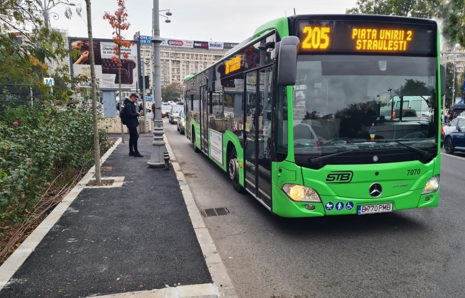 Începând cu 8 aprilie 2026, călătorii vor beneficia de o nouă stație de autobuz pe Calea Victoriei, destinată liniei 205, care va circula spre Piața Unirii