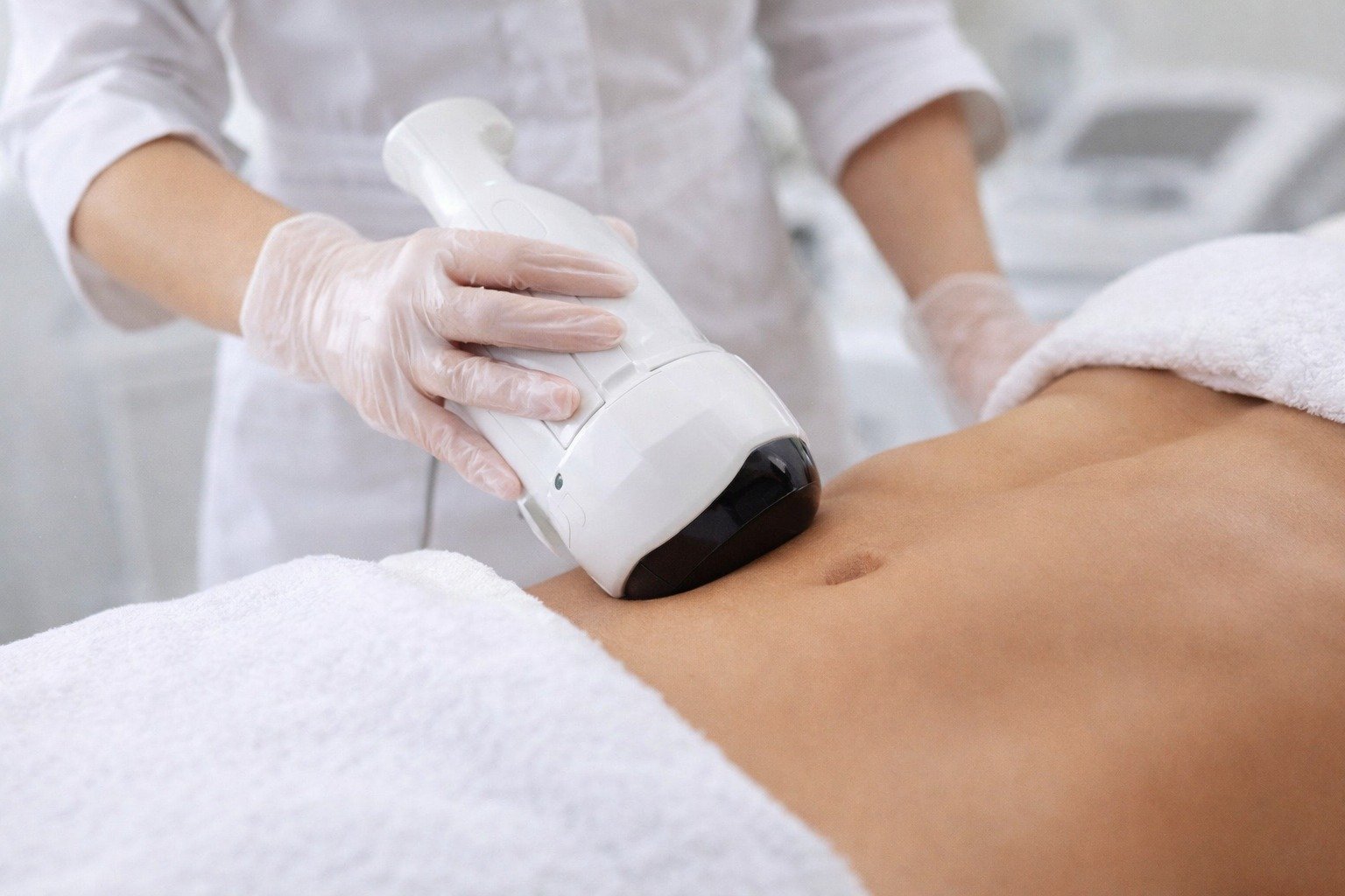 Reducerea grăsimii fără bisturiu și anestezie, o realitate clinică Tehnologia Liposonix a transformat complet abordarea tratamentelor de conturare corporală, oferind o metodă non-invazivă de reducere a grăsimii localizate