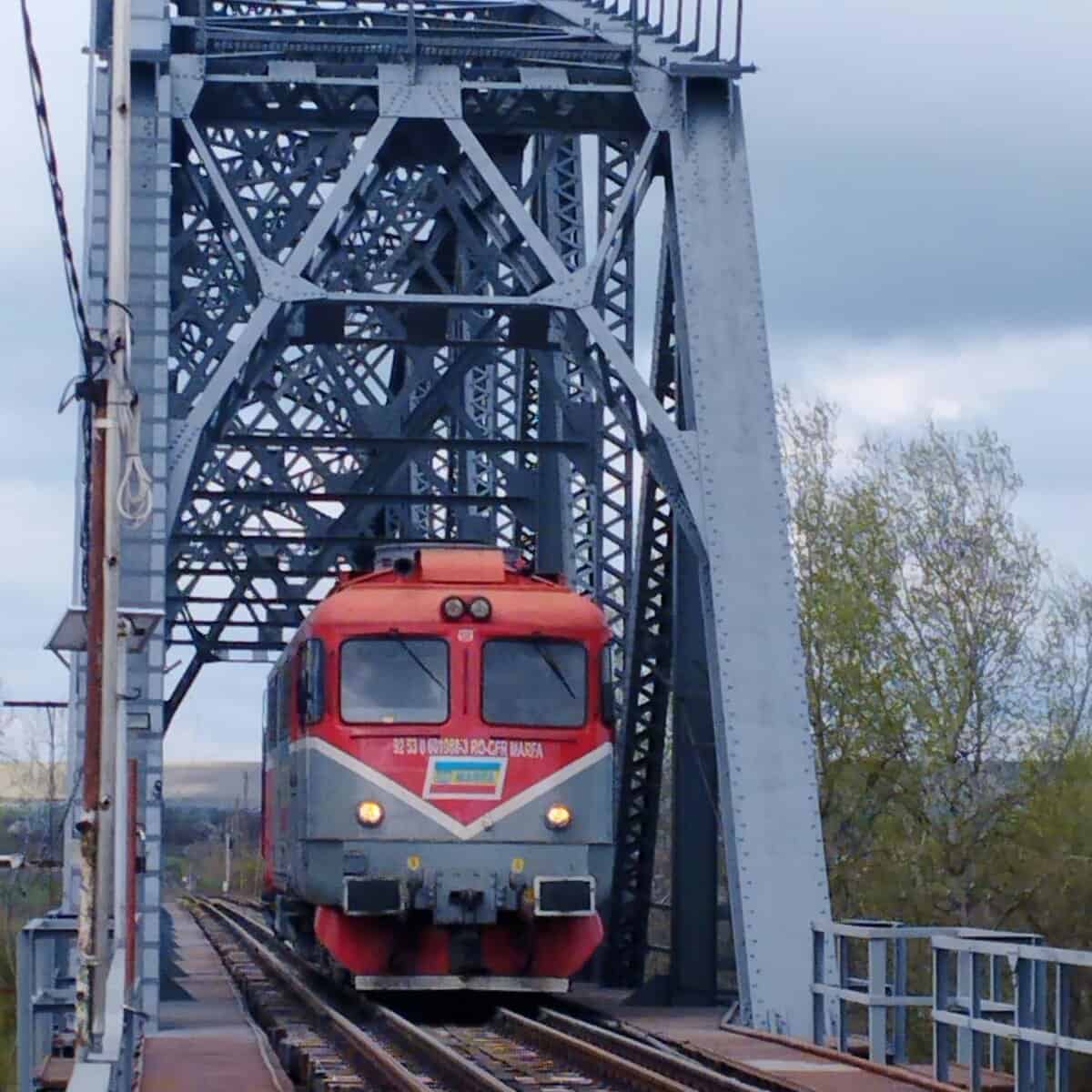 România, premieră istorică: locomotivă românească, pe șine în Republica Moldova