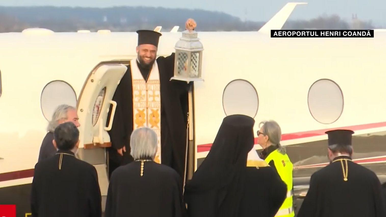 Lumina Sfântă a ajuns în România: „Ea deschide calea către adevăr și libertate” (VIDEO)