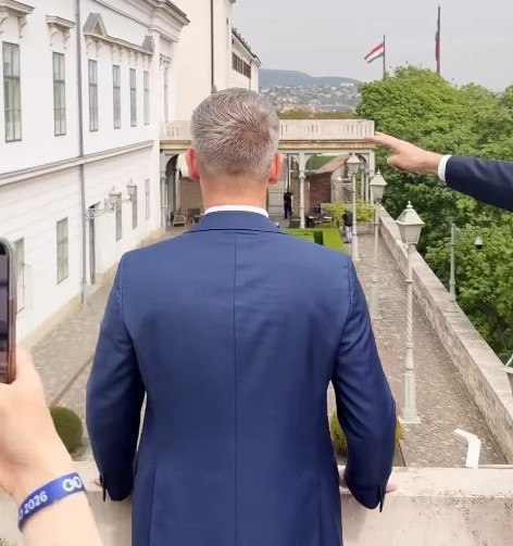 Orban, surprins pe balcon: Peter Magyar, martor la un moment neașteptat