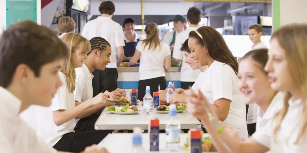 Marea Britanie: Zahărul și prăjelile, INTERZISE din meniurile școlare! Luptă ANTI-obezitate