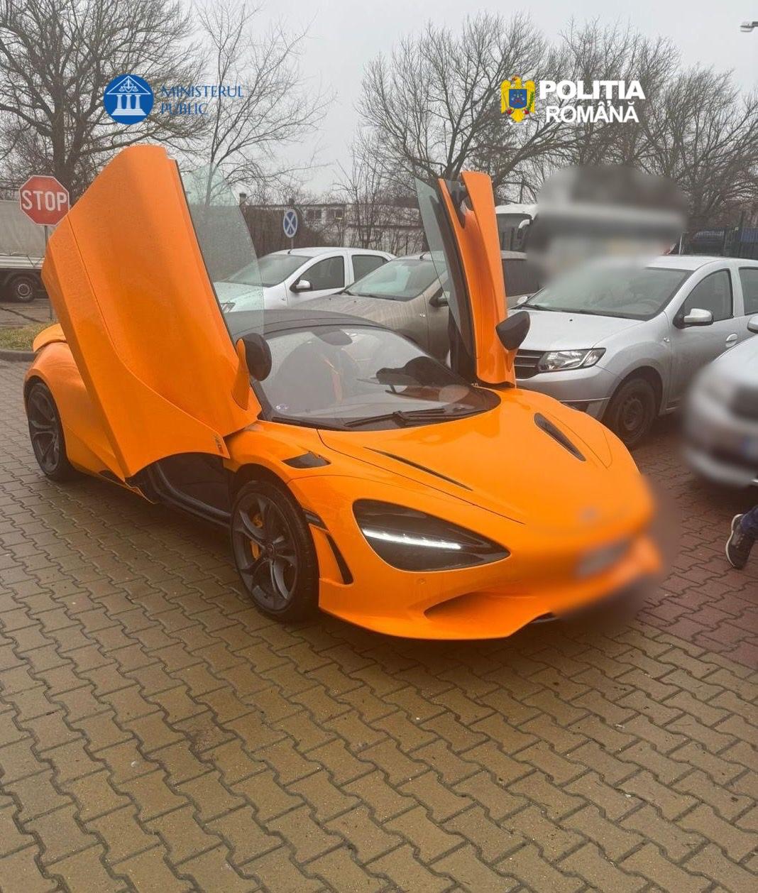 Percheziții și audieri în cazul importurilor ilegale de autovehicole de lux din Andorra Potrivit IPGR, polițiștii au efectuat recent cinci percheziții în București și Ilfov, într-un dosar care vizează utilizarea unor documente false la vamă și spălare de bani