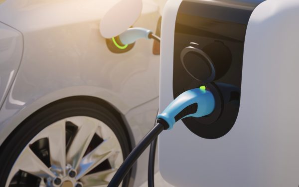 Europa: Prețul carburanților împinge europenii spre mașinile electrice