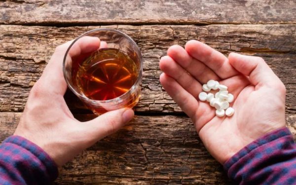 Atenție! Antiacide și antiinflamatoare după alcool: Pericol pentru sănătate