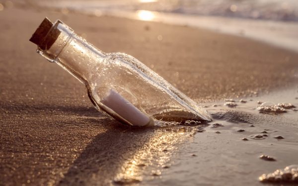 Șanse mici să găsești un mesaj în sticlă: Misterul apelor, dezvăluit