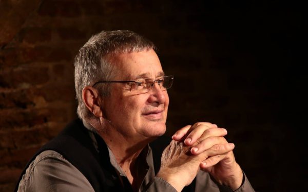 Incendiul de la Cetate: Mircea Dinescu, în stare de șoc Poliția anchetează