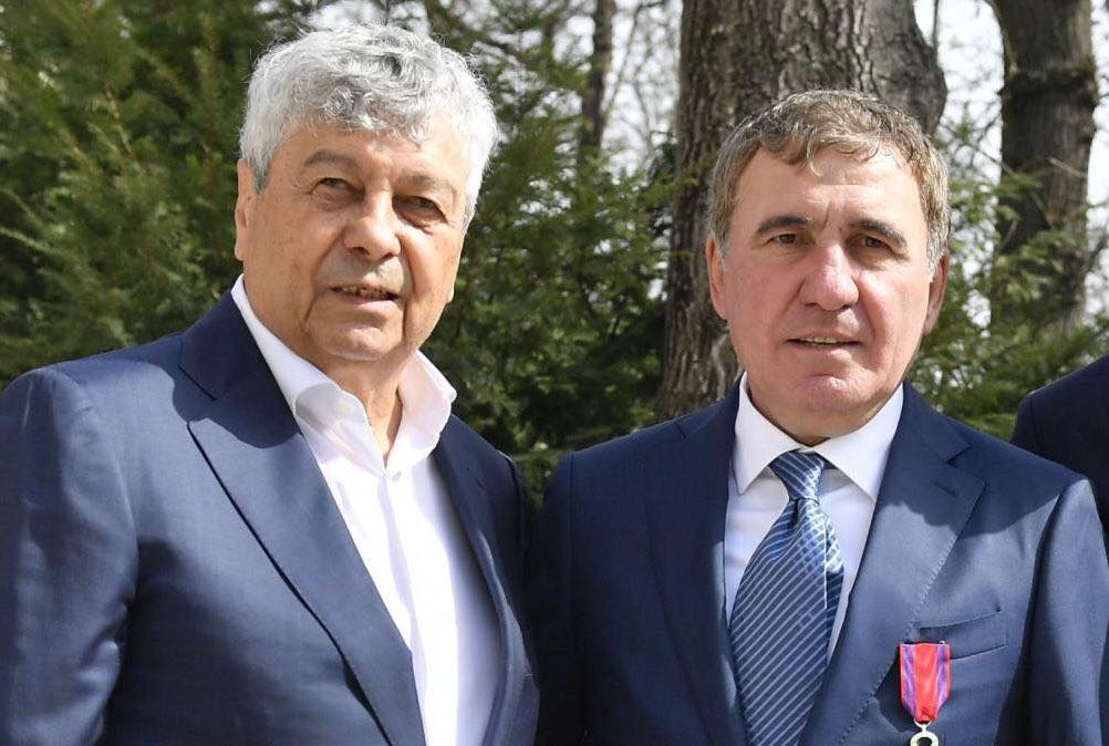 Gheorghe și Ianis Hagi, marcați de durere: Mesaje emoționante la moartea lui Mircea Lucescu Decesul reputatului antrenor Mircea Lucescu a stârnit un val de emoție în lumea fotbalului, iar reacțiile nu au întârziat să apară