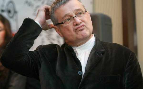 Incendiu devastator: casa poetului Mircea Dinescu, distrusă de flăcări