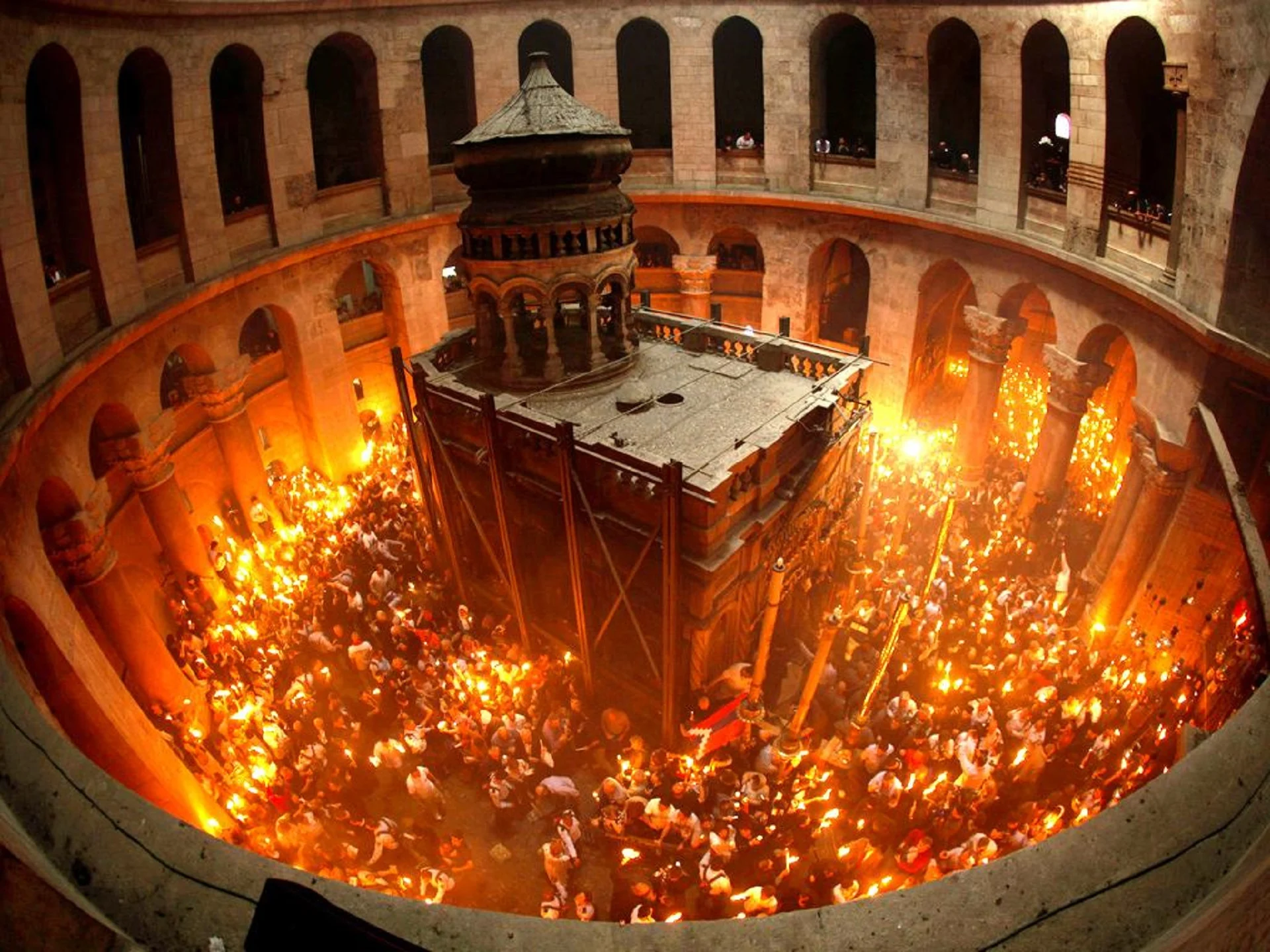 O Călătorie Plină de Speranță: Lumina Învierii Ne Găsește Din Nou