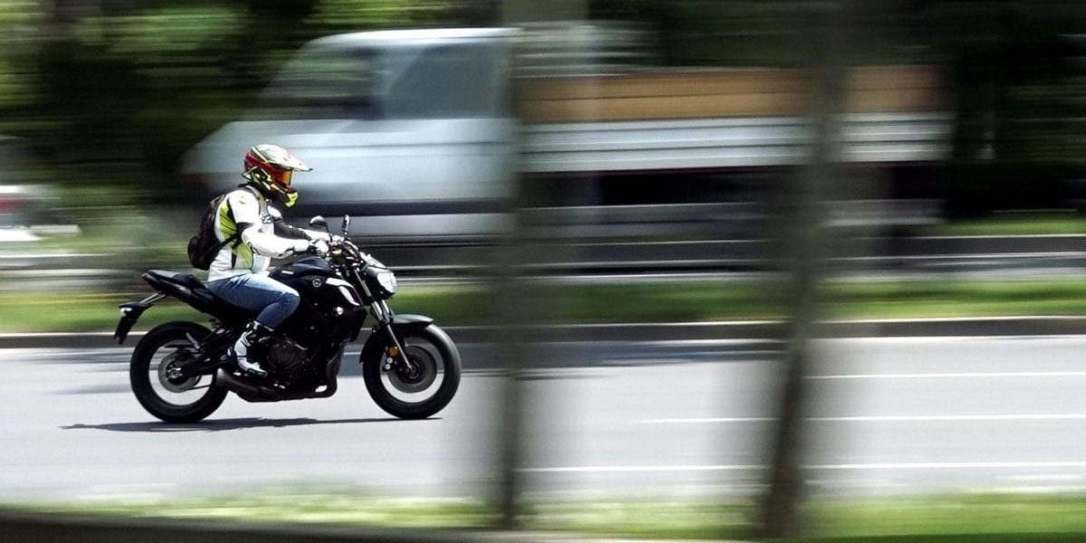 Motor sau mașină? Cât te costă, de fapt, în București: diferențe uriașe la consum