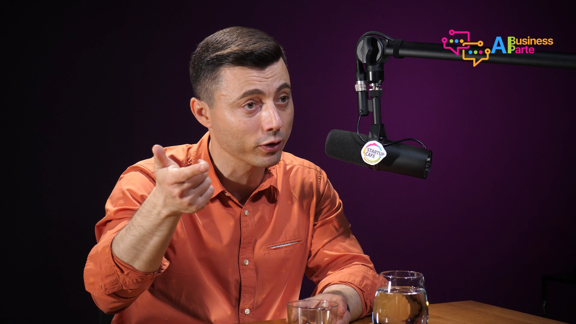 Majoritatea companiilor de miliarde de dolari nu folosesc eficient inteligența artificială pentru a analiza datele, susține Cristi Movilă, fondatorul startup-ului OptiComm.AI