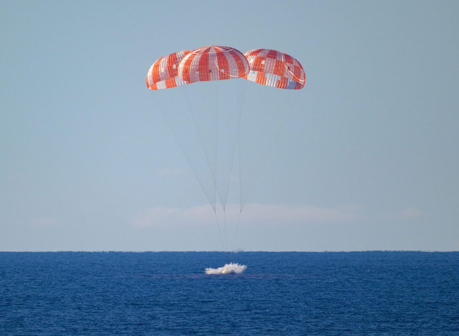 Astronauții Artemis II, Întoarcere Spectaculoasă pe Pământ După Misiunea Lunară