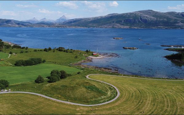 O navă funerară mai veche decât vikingii, descoperită sub un tumul antic