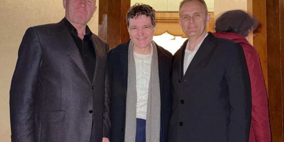 Nicușor Dan, la Mânăstirea Cornu de Vinerea Mare: Poze cu PSD-iști