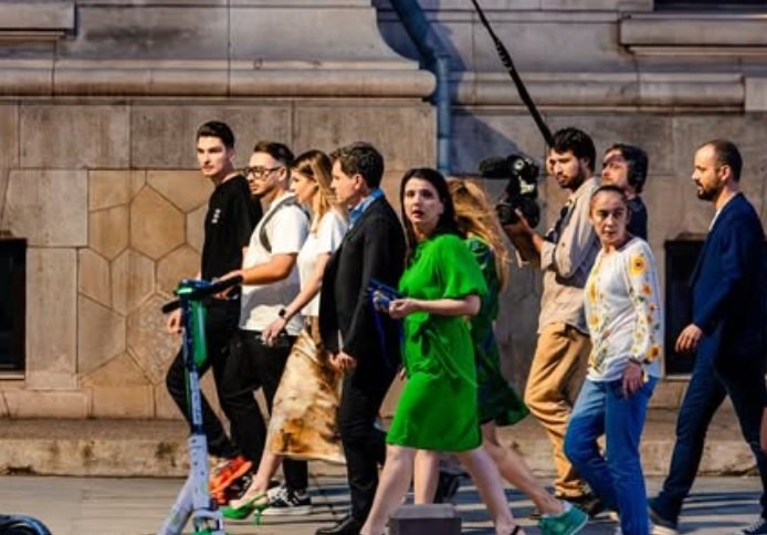 Investigația DIICOT privind distribuirea de fotografii compromițătoare de către Elena Lasconi nu s-a finalizat încă Ancheta desfășurată de DIICOT referitoare la fotografiile distribuite de Elena Lasconi în perioada campaniei pentru alegerile prezidențiale din 2025 încă nu și-a încheiat faza de anchetă
