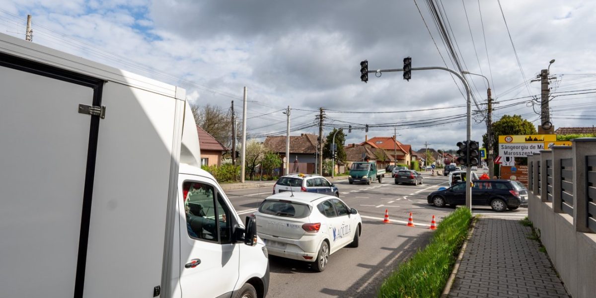 Nouă semaforizare a blocat traficul chiar din prima zi