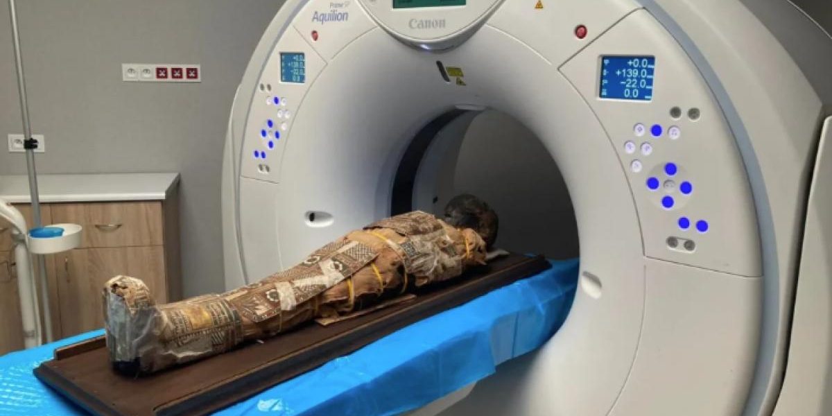 Mumie egipteană de 2000 de ani, secret uluitor pe piept: Ce au găsit arheologii